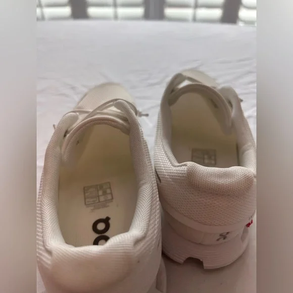 On Running Cloud 5 All White 59.98902 Running Shoes Women size 7 - Picture 12 of 13